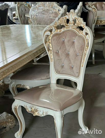 Стол и стулья