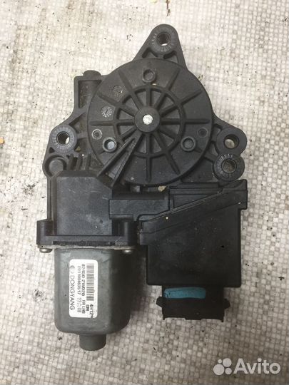 Мотор стеклоподъемника Хендай Санта Фе 2014год