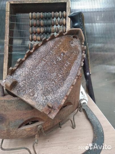 Утюг с подставкой, антиквариат