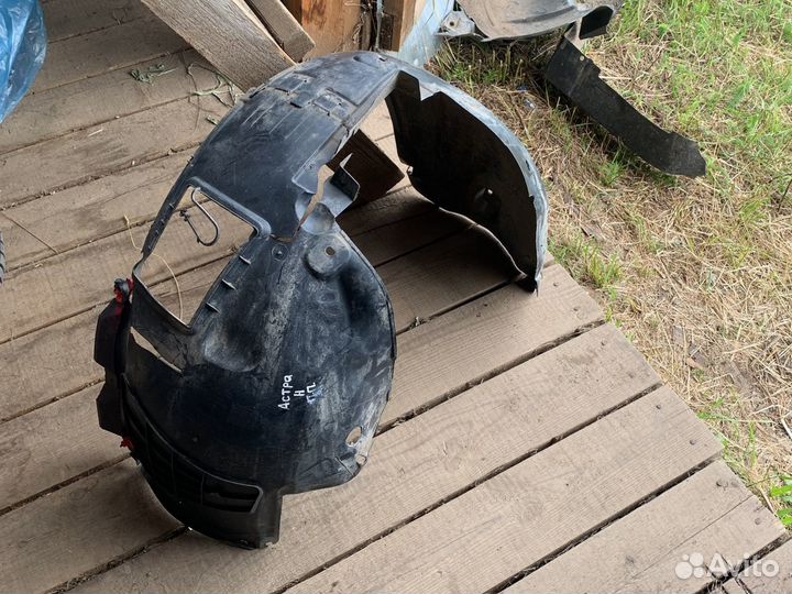 Подкрылок передний правый opel astra h