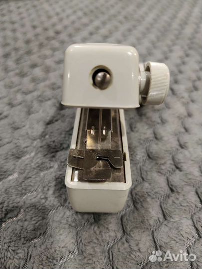 Советская ручная швейная машинка