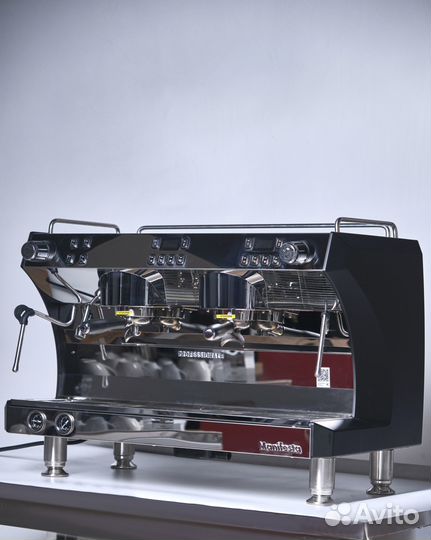 Кофемашина рожковая Manifesta Professionale