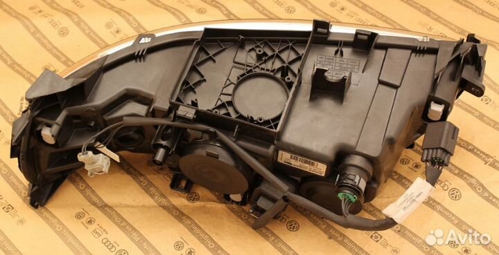 Фара правая volvo S60 V70 XC70 рест 04-07