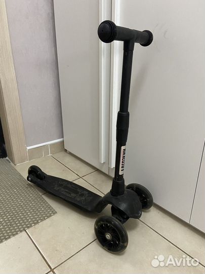 Самокат детский трехколесный со светящимися