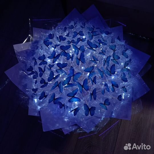 Светящейся букет с бабочками