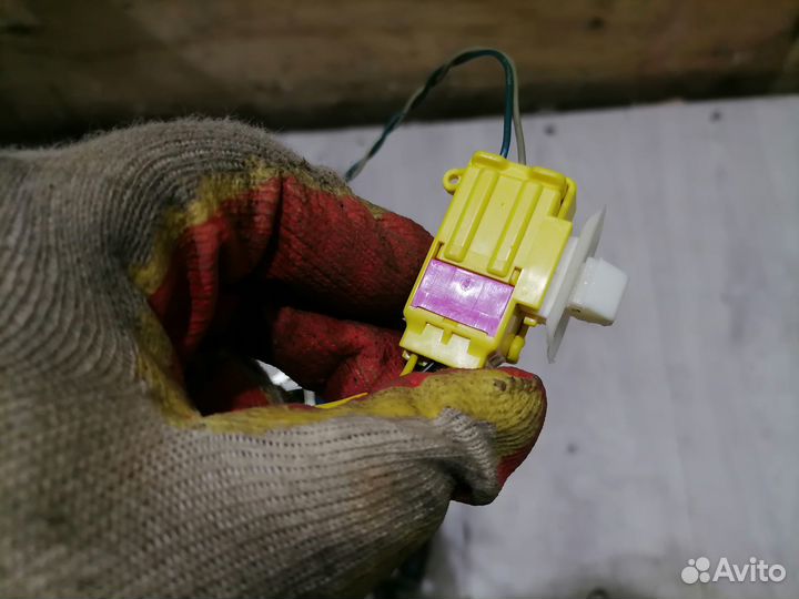 Ремень безопасности задний левый VW Passat B7