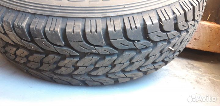 Yokohama 104ZR 215/70 R16
