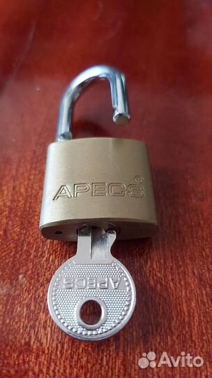 Замок накладной новый