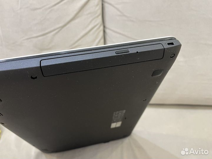 Ноутбук asus x553m