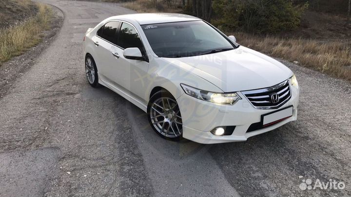 Клыки на передний бампер Хонда Аккорд 8