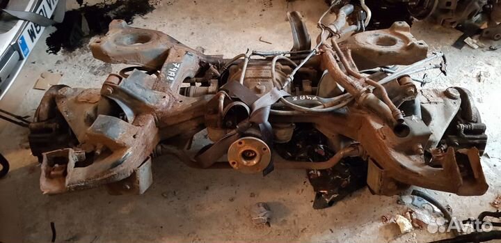 Nissan Pathfinder R51 - полуось Задняя пружины