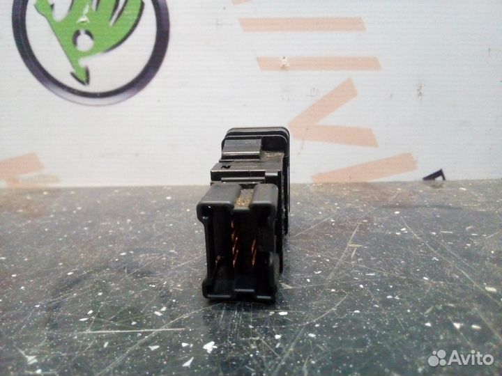 Кнопка аварийной сигнализации Nissan Almera