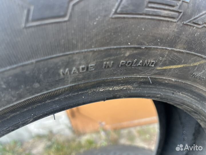 Goodyear UltraGrip Ice 215/65 R16