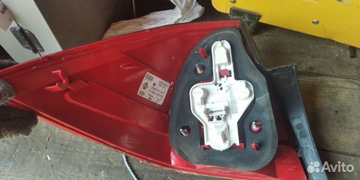 Фонарь задний правый Рено Меган 2