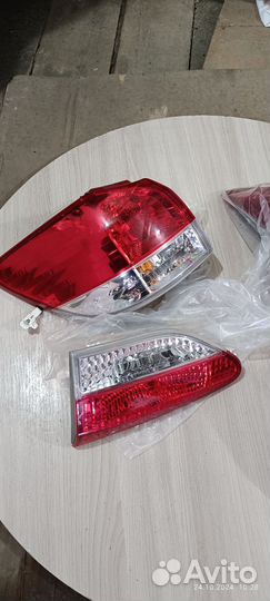 Задним фонари Тойота Виш 20й кузов