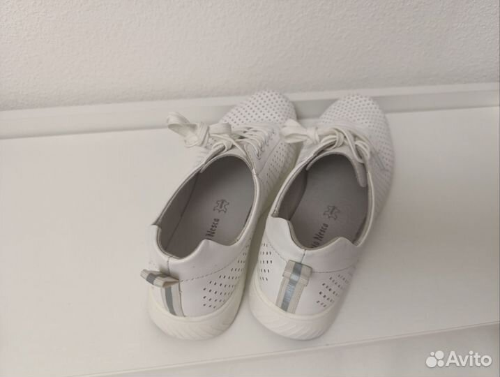 Кроссовки кожаные женские