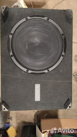 Автомобильный сабвуфер