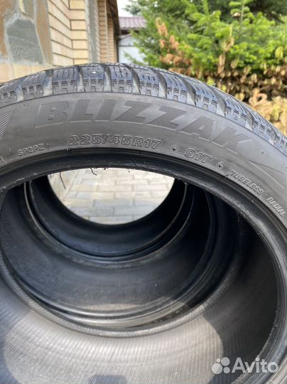 Bridgestone Blizzak Spike-02 225/45 R17 91T