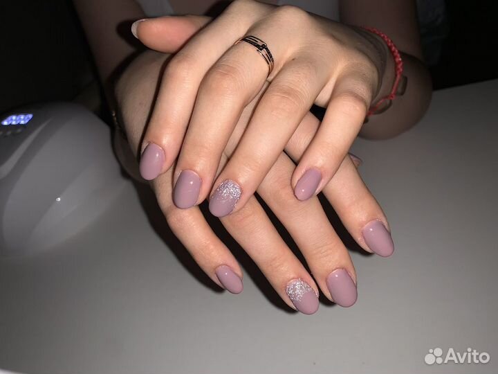 Модель на маникюр