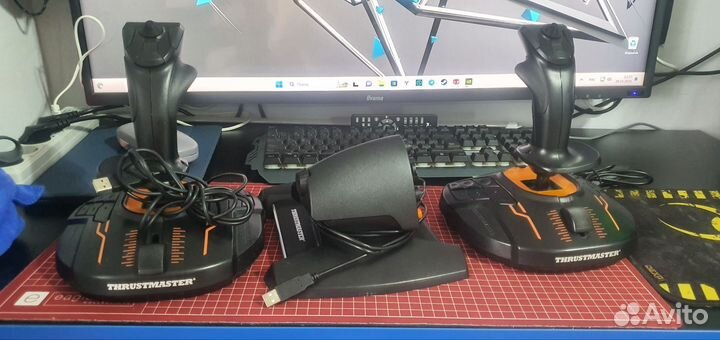 Джойстик Thrustmaster