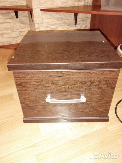 Прикроватный тумбы