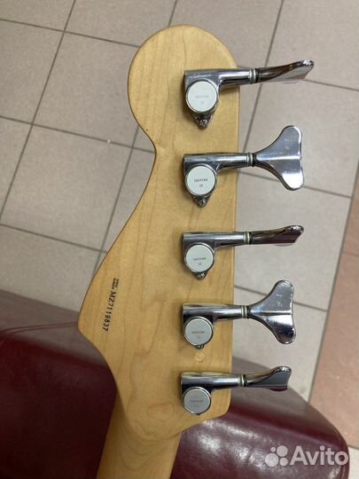 Бас гитара Fender Deluxe active Jazz Bass