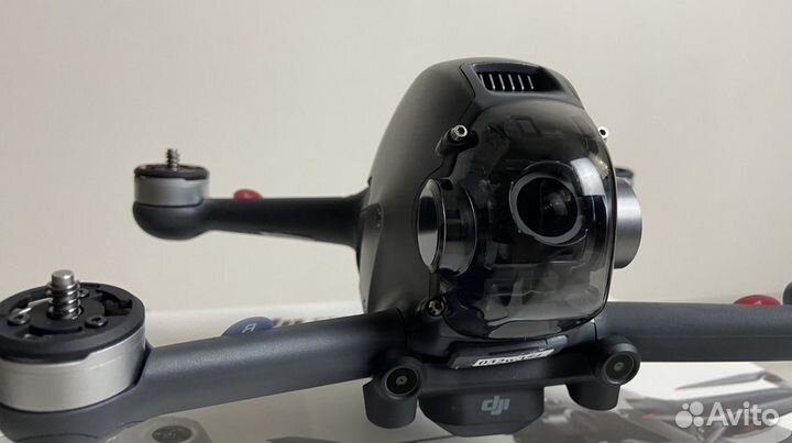 Квадрокоптер DJI FPV