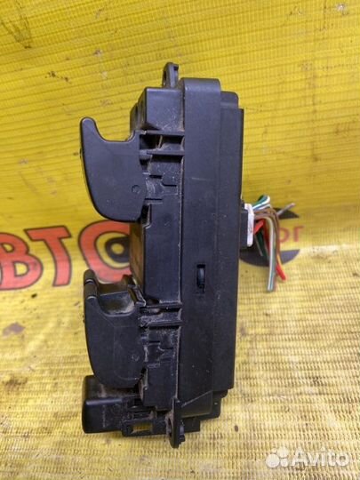 Блок управления стеклоподъемниками Mazda Mazda3 BK