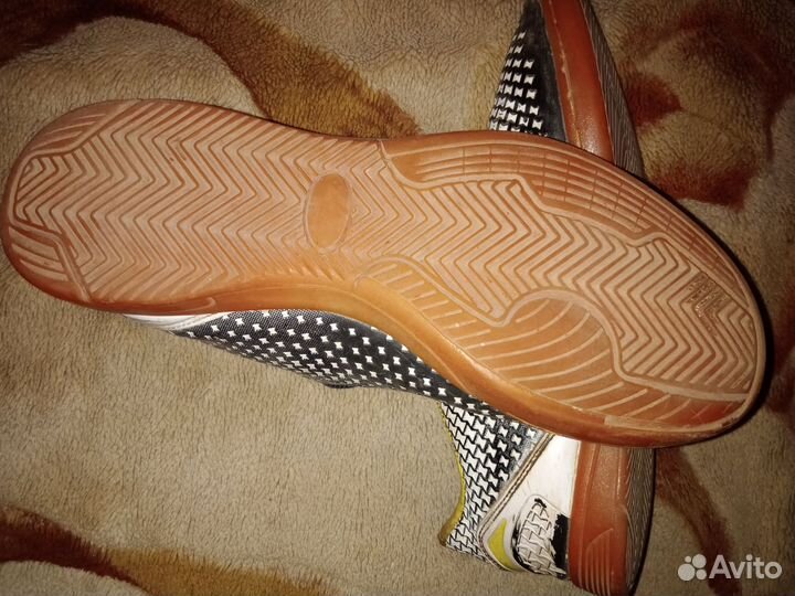 Футбольные бутсы