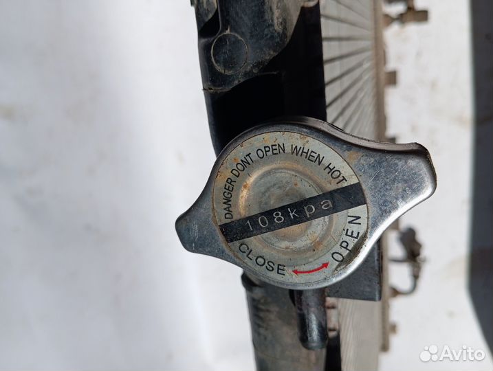 Радиатор охлаждения Mitsubishi Space Runner Wagon