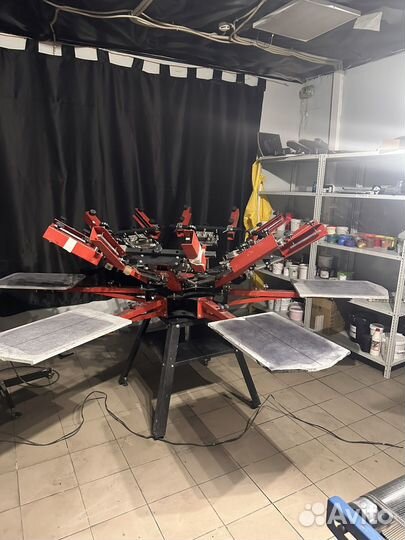 Шелкография печать на футболках крое оптом