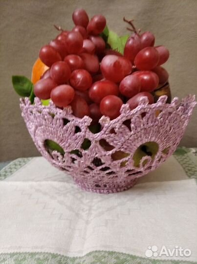 Вязанные подушки, салфетки, конфетница, цветы