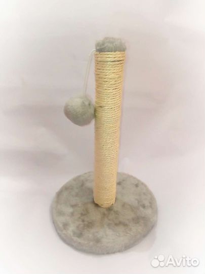 Когтеточка-столбик с помпоном