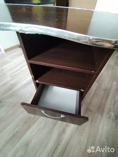 Маникюрный стол бу