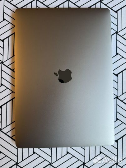 Macbook pro 13 2017 i7 16/512