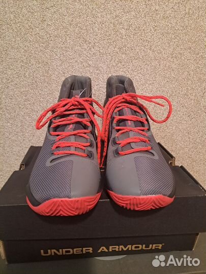 Кроссовки женские Under armour