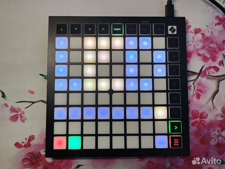 Midi-контроллер Novation Launchpad Mini Mk3