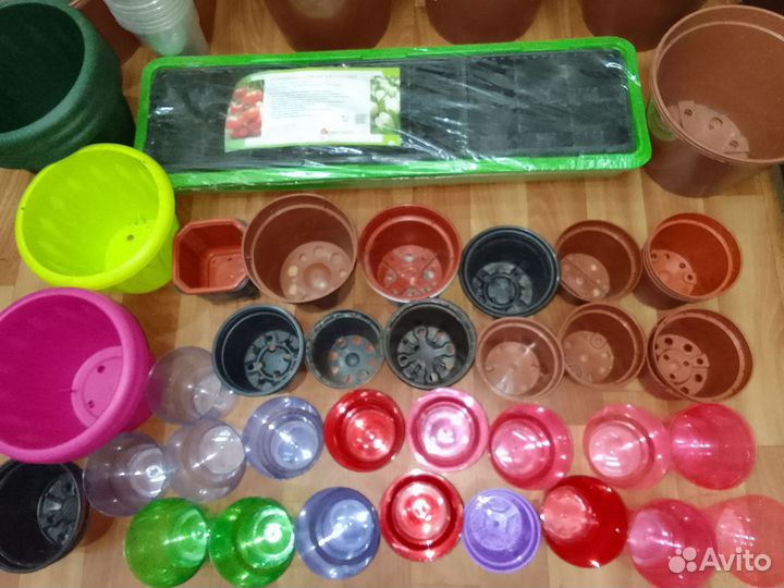 Стаканы пластиковые, горшки, кассеты