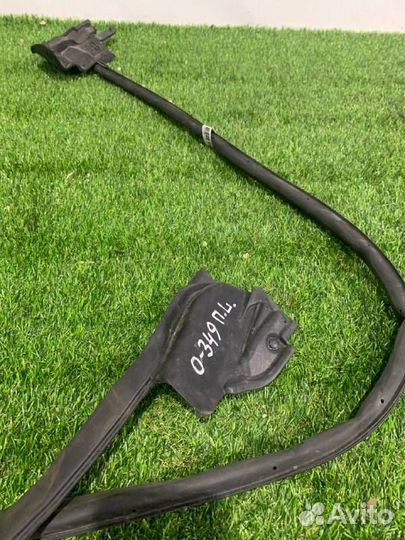 Уплотнитель двери передней правой Tesla Model S