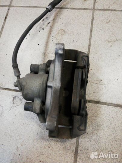 Суппорт передний правый Volkswagen Passat b6