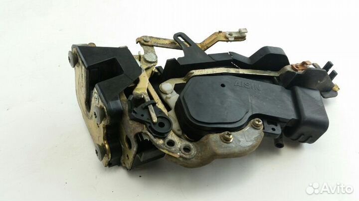 Замок двери задний левый Toyota Camry SXV20 5SFE