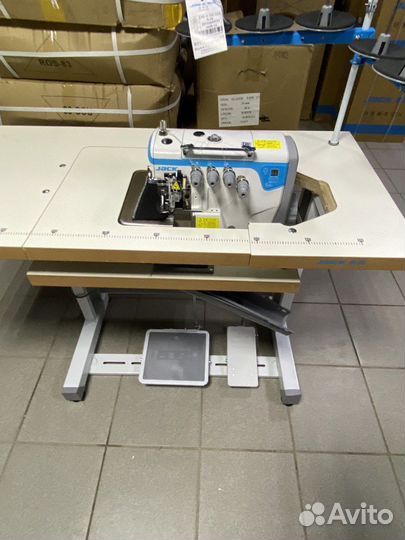 Оверлок Jack Jk-E4S-4 с утопленным столом
