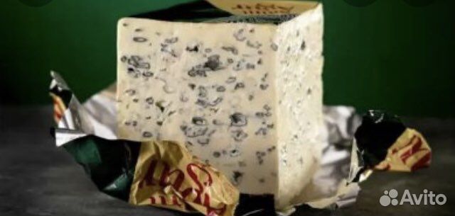 Сыр с голубой плесенью Сент Агюр Франция