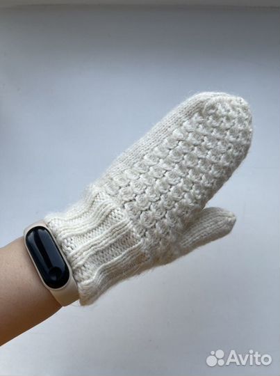 Меховая шапка для девочки +варежки