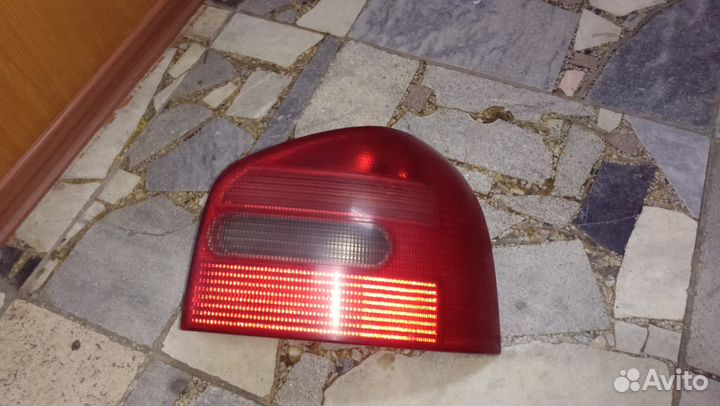 Задний правый фонарь audi a3 8l