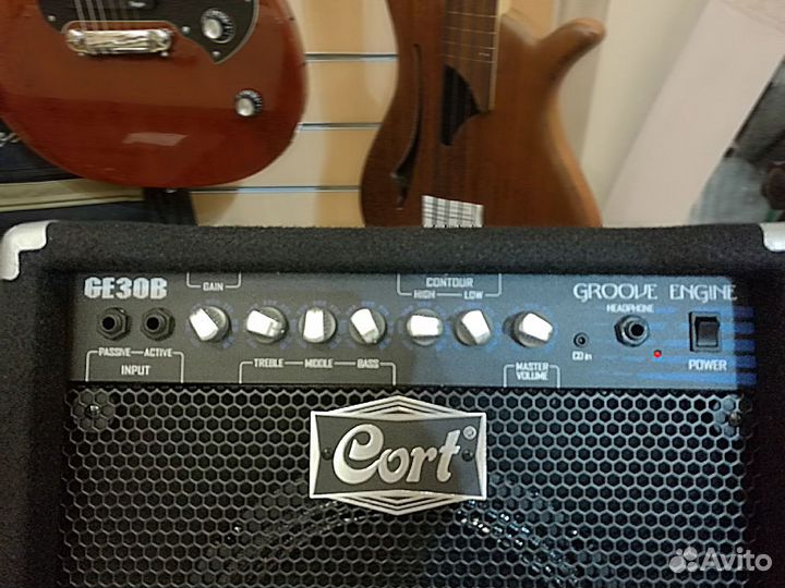 Басовый комбоусилитель Cort GE30B-EU
