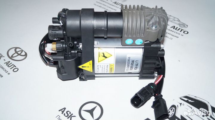 Компрессор пневмоподвески Volkswagen Touareg NF