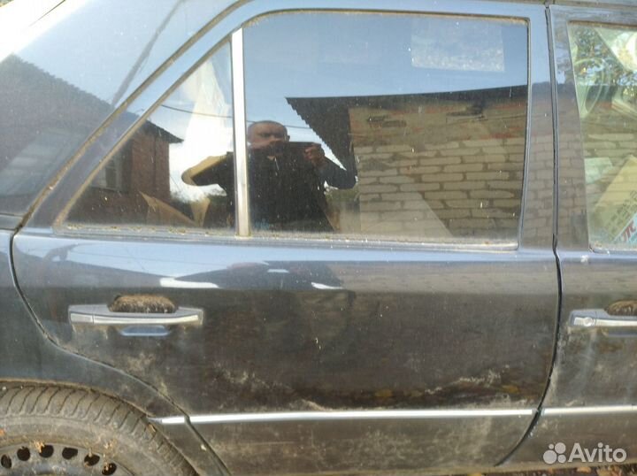 Дверь задняя левая Mercedes W124