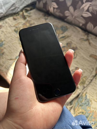 iPhone SE, 64 ГБ