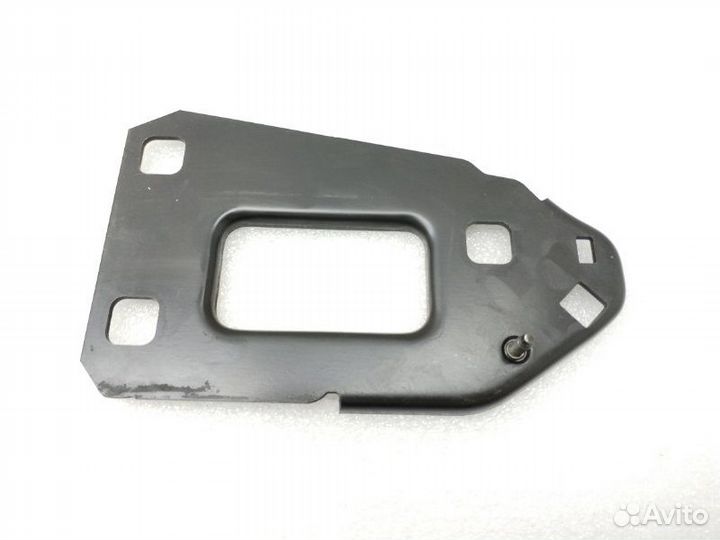 Кронштейн усилителя бампера передний правый Audi